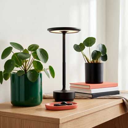 Lámpara de mesa inalámbrica recargable Eclara Ilumina acabado plateado decoración nórdica premium interior